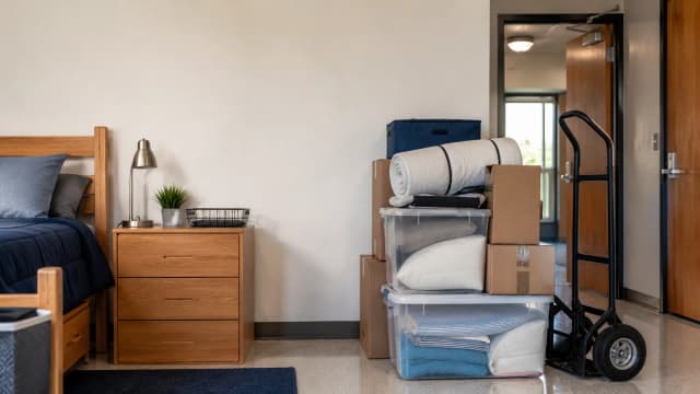 Dorm Move-In Timeline: What to Buy When in 2026